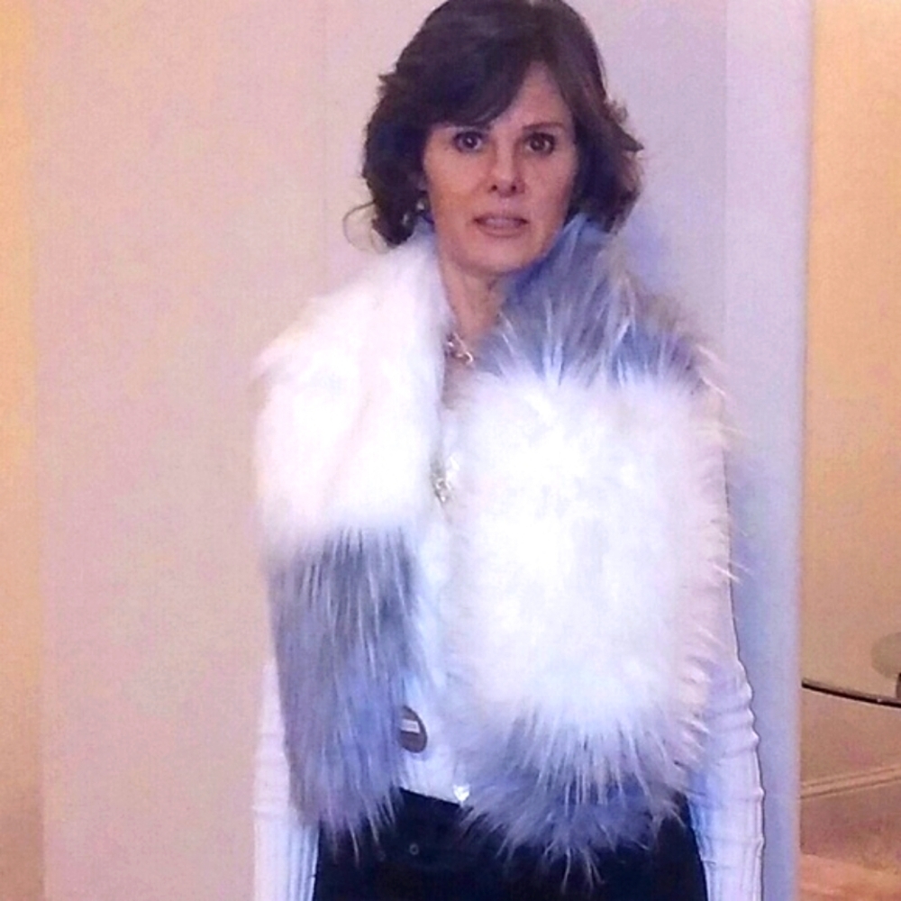 Faux Fur Boa Scarf Collar Wrap Gray White Soft Non-Itch Lining NEW
